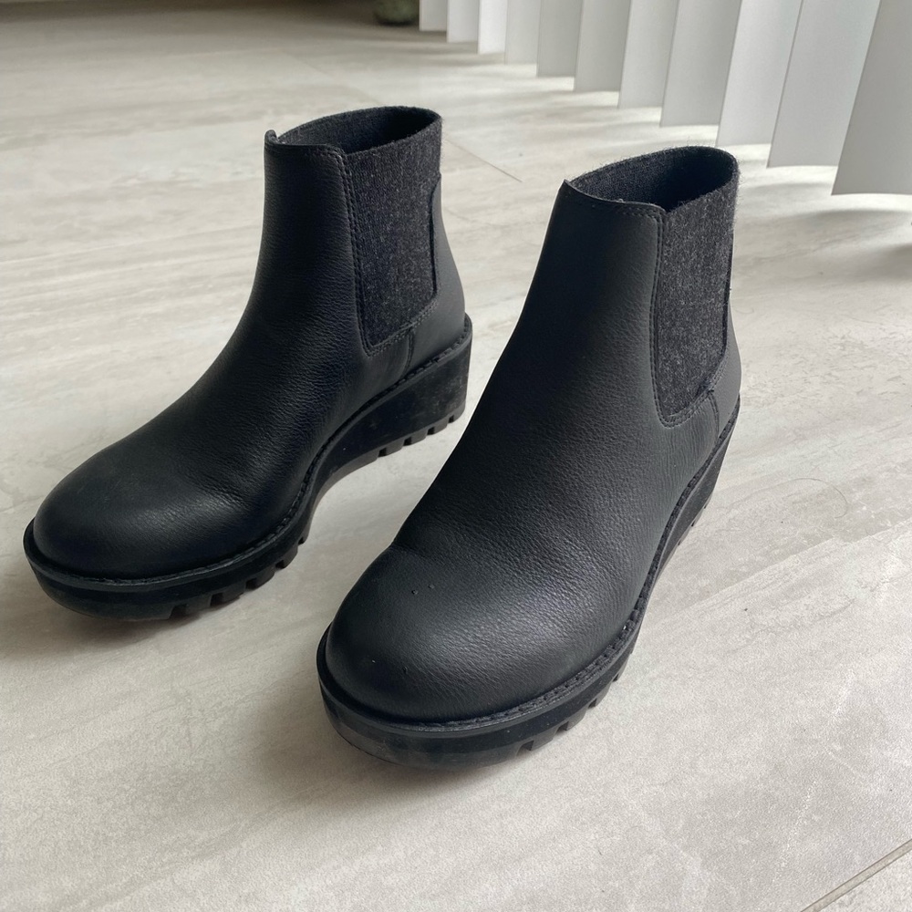 Eileen Fisher Chelsea Washed Leather Booties